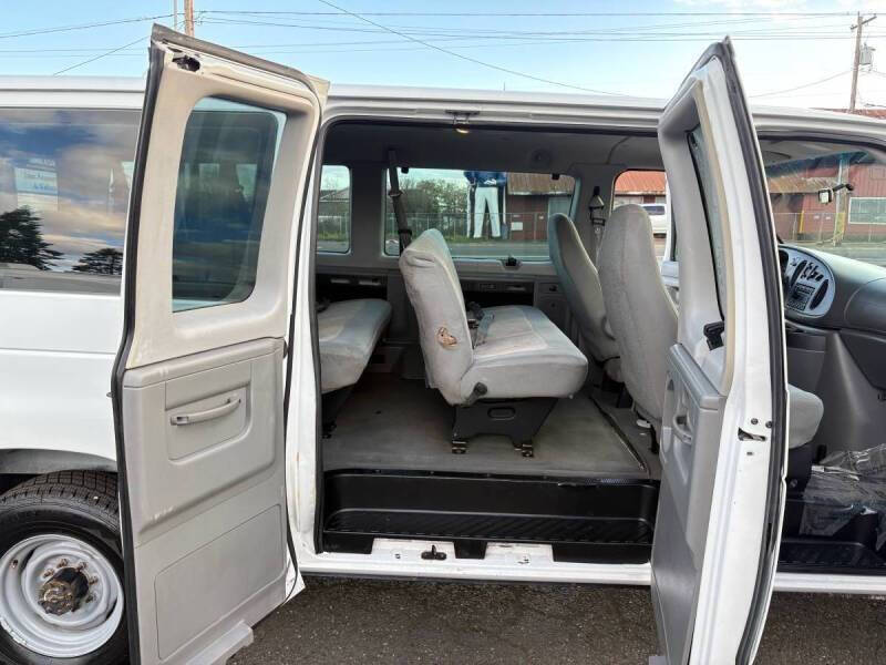 2006 Ford E-Series E-350 SD XLT