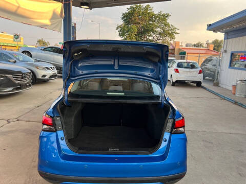 2020 Nissan Versa SR