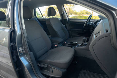 2017 Volkswagen Golf TSI S