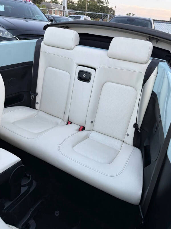 2010 Volkswagen New Beetle Convertible