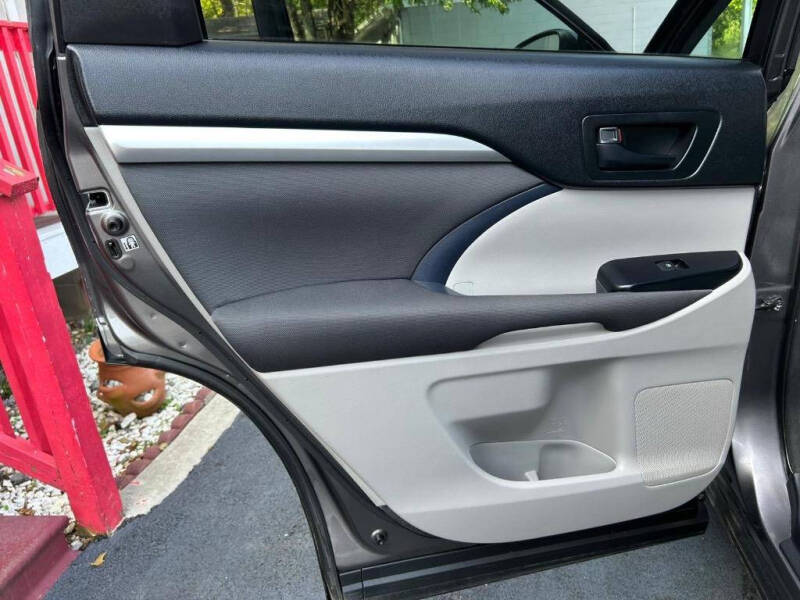 2014 Toyota Highlander LE