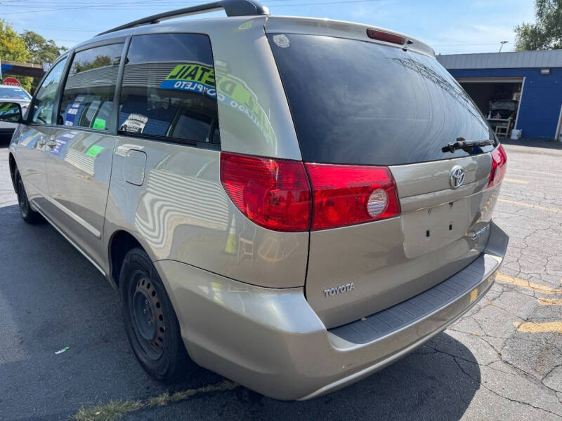 2009 Toyota Sienna LE 7-Passenger