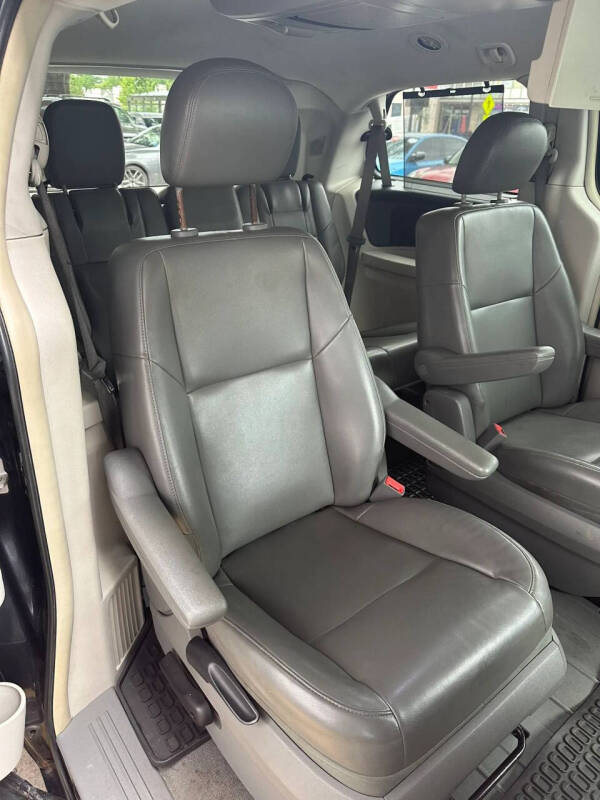 2011 Volkswagen Routan