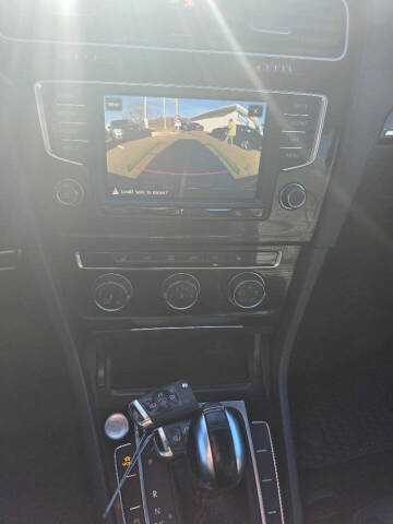 2017 Volkswagen Golf GTI SE