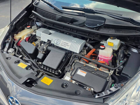 2014 Toyota Prius v Five