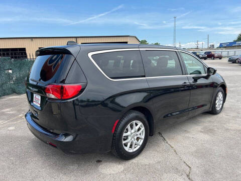2020 Chrysler Voyager LX