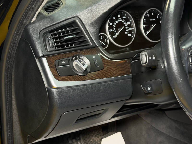 2016 BMW 5 Series 528i