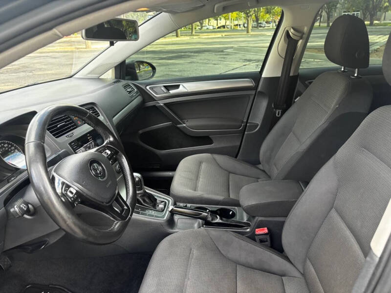 2017 Volkswagen Golf TSI S