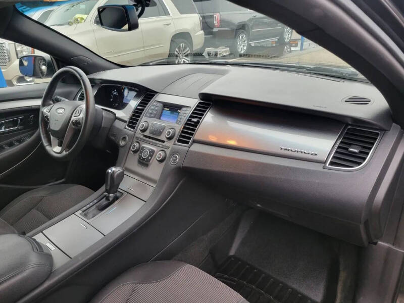 2017 Ford Taurus SEL