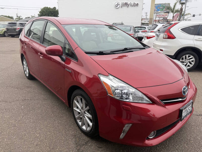 2013 Toyota Prius v Five