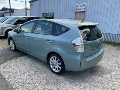 2013 Toyota Prius v Five