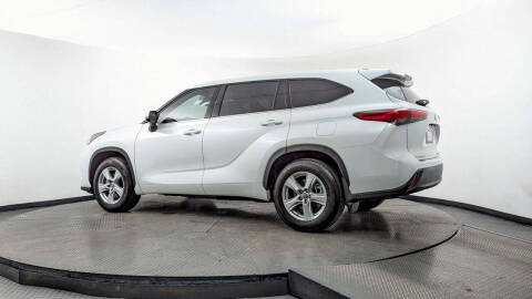 2022 Toyota Highlander LE