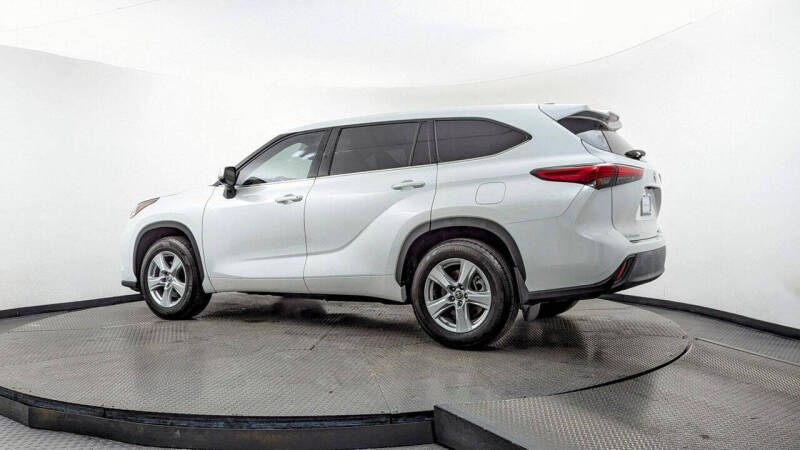 2022 Toyota Highlander LE