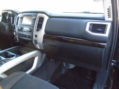 2017 Nissan Titan SV