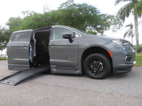 2024 Chrysler Pacifica Touring L