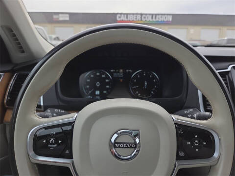 2021 Volvo XC90 T6 Momentum 7-Passenger