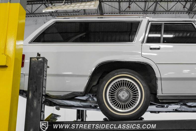 1990 Ford LTD Crown Victoria