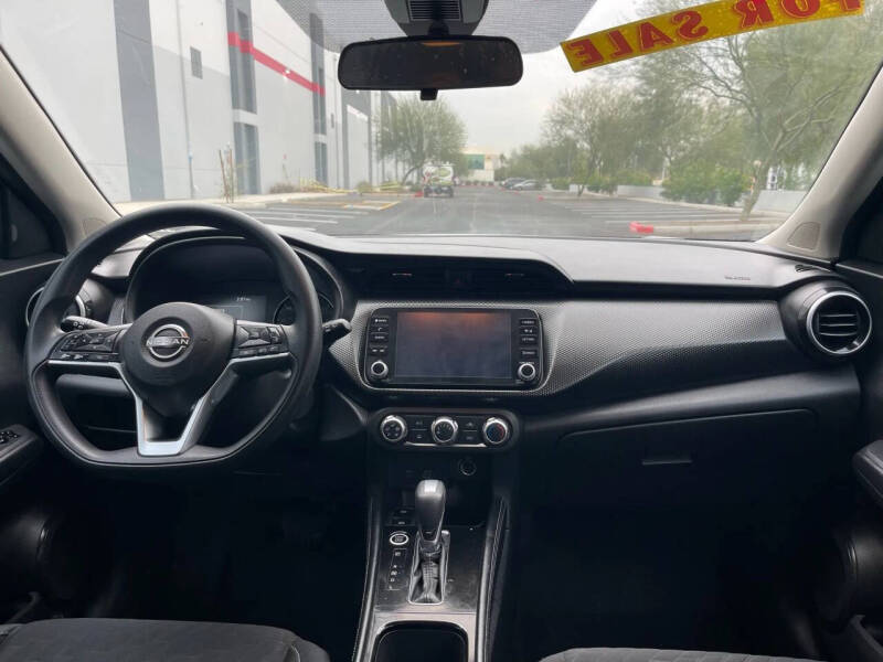 2023 Nissan Kicks SV