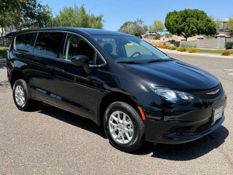 2024 Chrysler Voyager LX