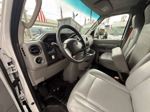 2017 Ford E-Series E-350 SD