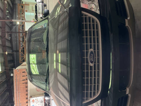 2004 Ford Explorer Eddie Bauer Photo