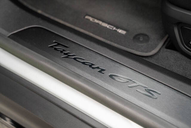 2023 Porsche Taycan 14