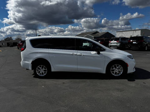 2025 Chrysler Pacifica Select