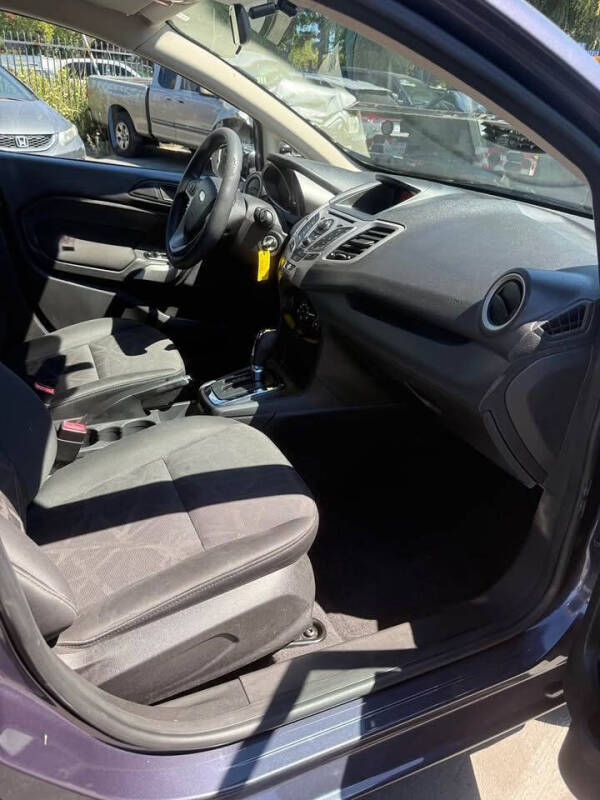 2013 Ford Fiesta SE