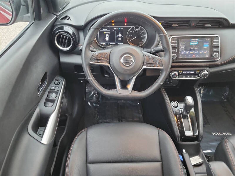 2020 Nissan Kicks SR