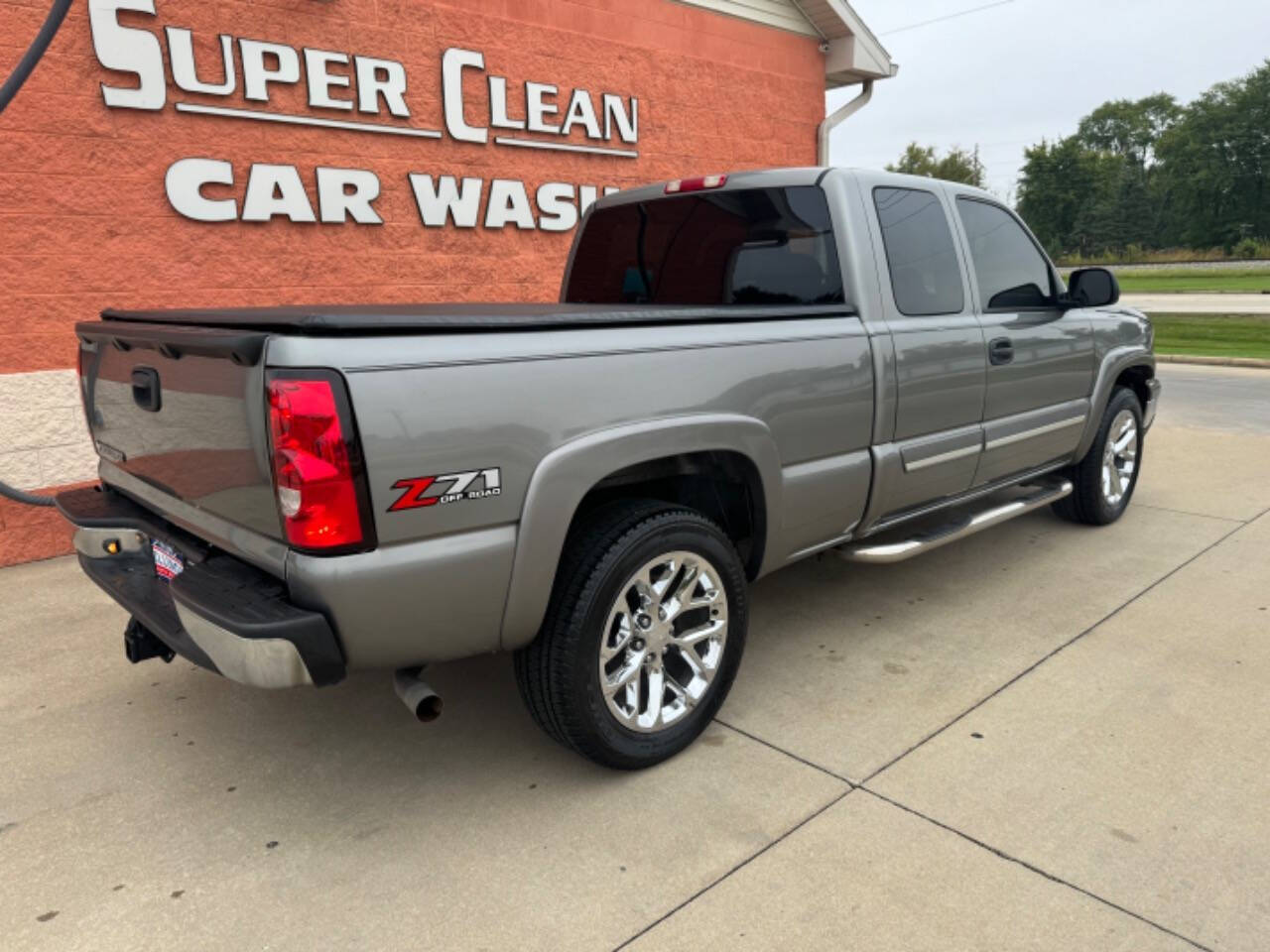 2006 Chevrolet Silverado 1500 for sale at Illinois Auto Wholesalers in Tolono, IL