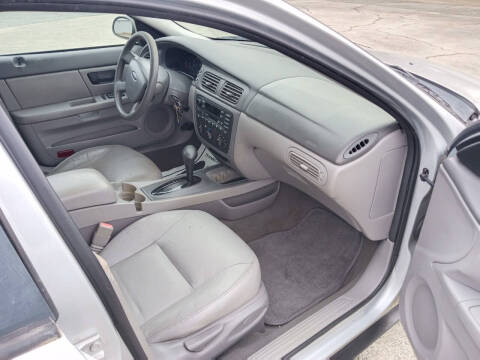 2005 Ford Taurus SE