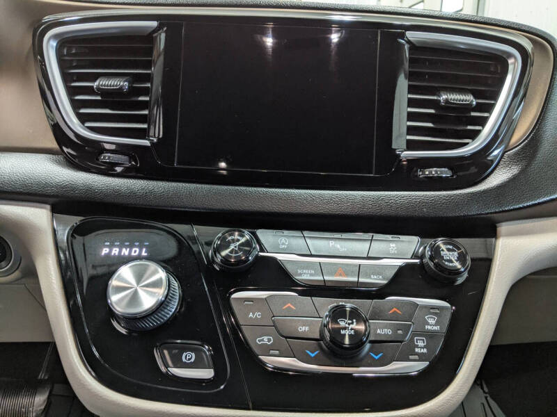 2017 Chrysler Pacifica Touring-L Plus