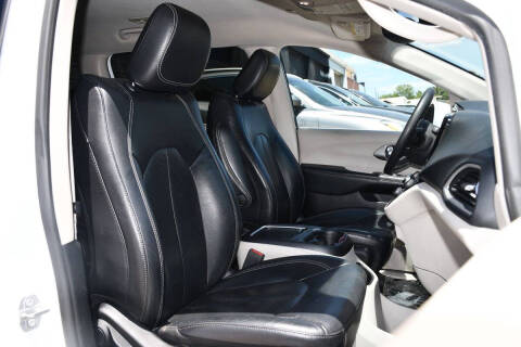 2022 Chrysler Pacifica Touring L