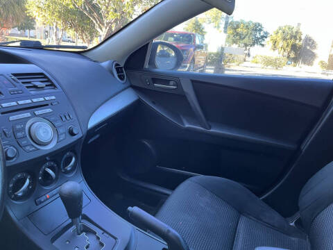 2013 Mazda MAZDA3 i SV