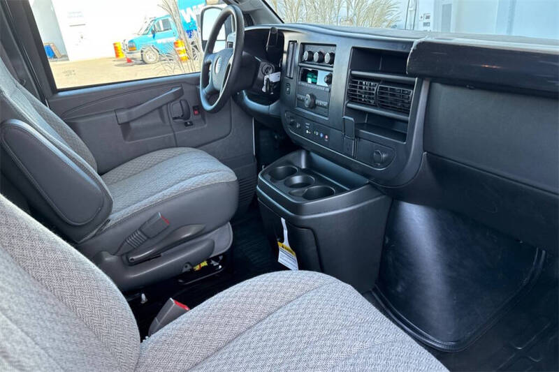 2025 GMC Savana 3500