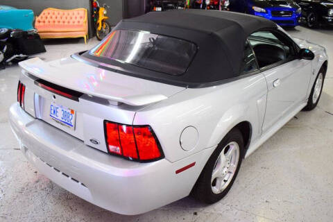 2004 Ford Mustang Deluxe