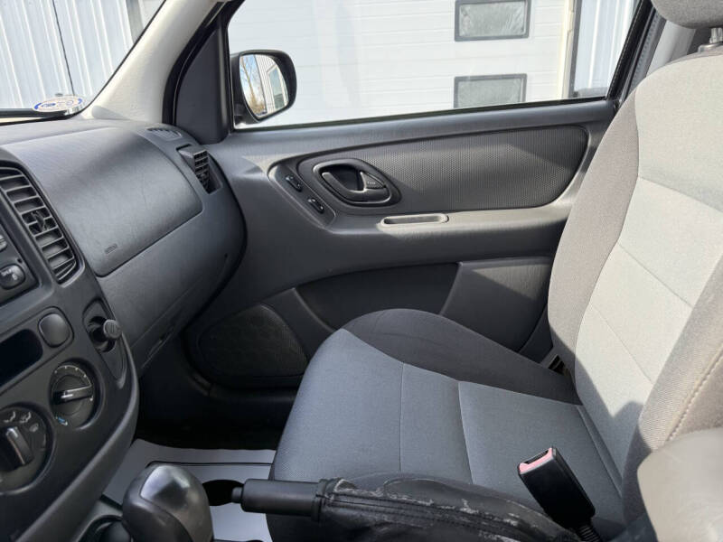 2005 Ford Escape XLS