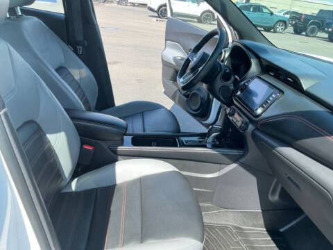2021 Nissan Kicks SR