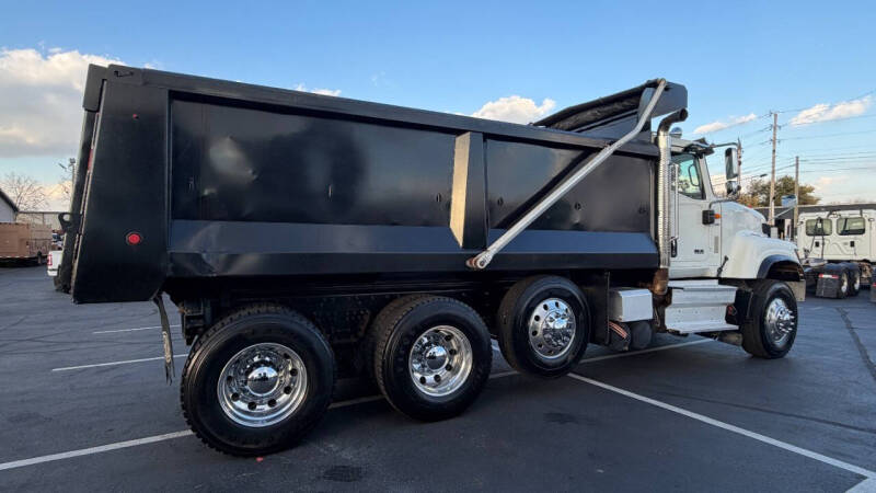 2019 International HX515