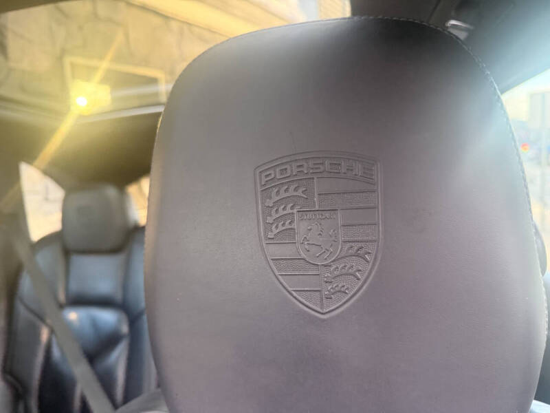 2017 Porsche Cayenne Platinum Edition