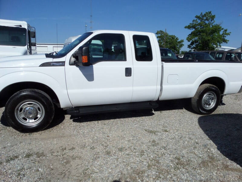 2016 Ford F-250 Super Duty for sale at AUTO FLEET REMARKETING, INC. in Van Alstyne TX