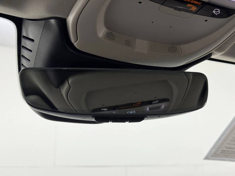 2023 Volvo XC60 B5 Ultimate Dark Theme