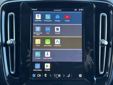 2025 Volvo XC40 B5 Core Bright Theme