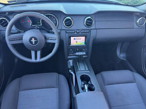 2006 Ford Mustang V6 Deluxe