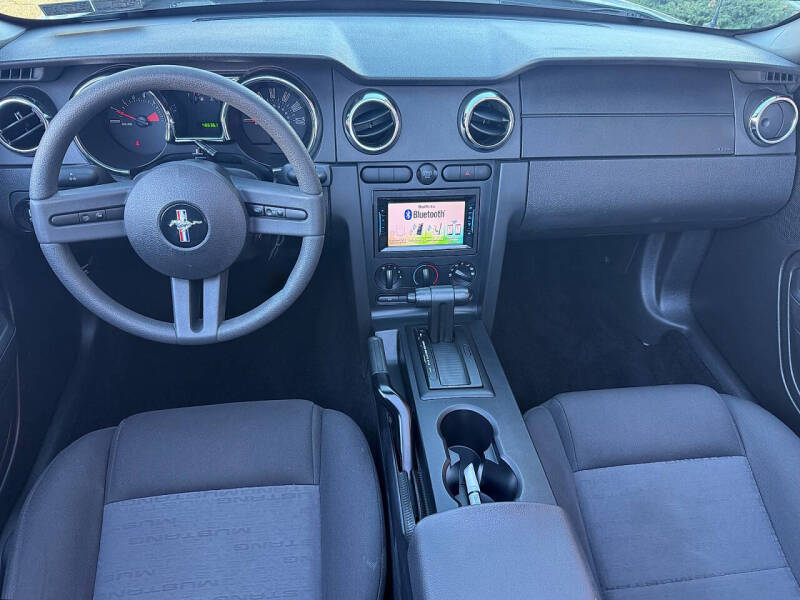 2006 Ford Mustang V6 Deluxe