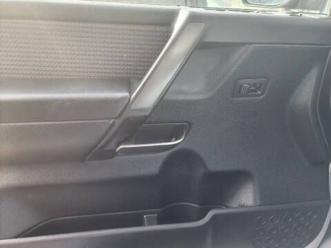 2011 Nissan Titan SV