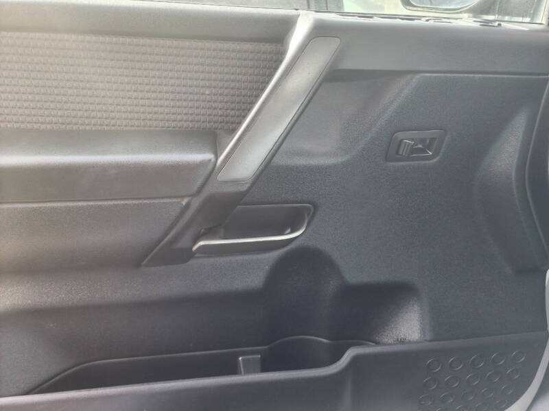 2011 Nissan Titan SV