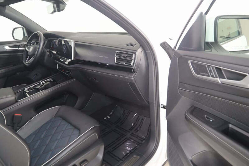 2024 Volkswagen Atlas Cross Sport SEL Premium R-Line 4Motion