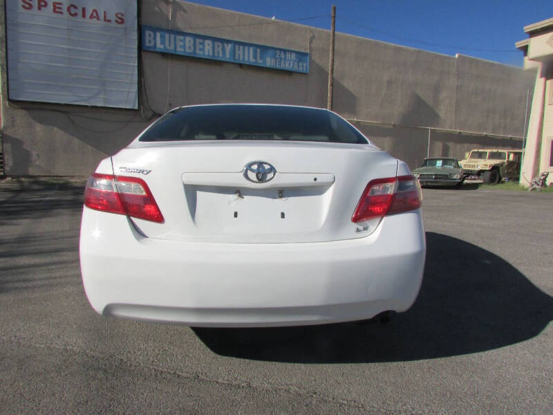 2007 Toyota Camry LE photo 19