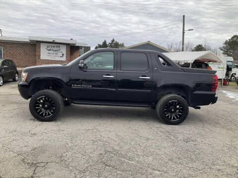 2007 Chevrolet Avalanche for sale at Autocom, LLC in Clayton NC